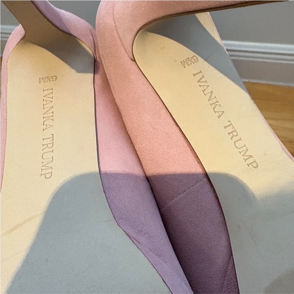 Ivanka Trump light Pink suede mid-heeled pumps - Picture 5 of 5